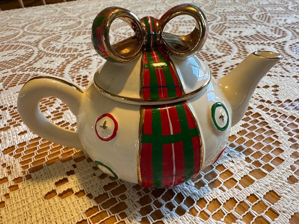 Vintage Mud Pie 2000 Christmas Present Teapot Ceramic Plaid Bow Gilt 5.5" MINT